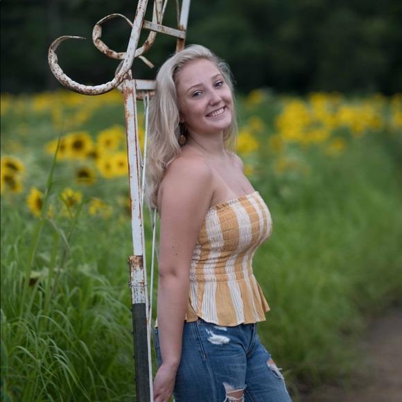 🌻Meet your Posher, Kyra - Picture 5 of 7